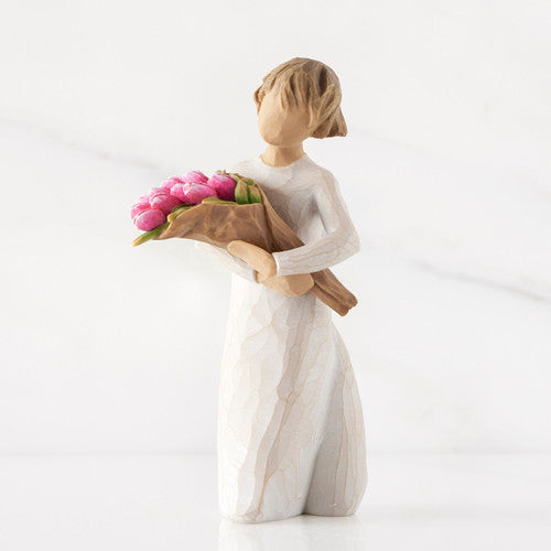 figurine 3/4 view