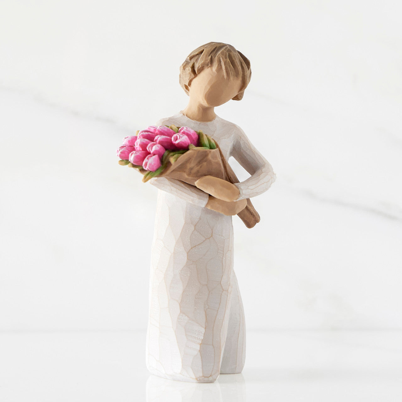 figurine 3/4 view