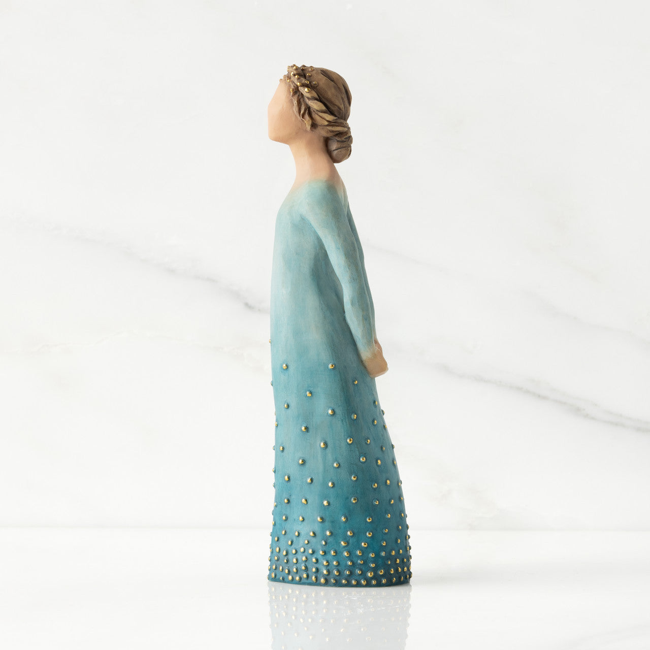 figurine side