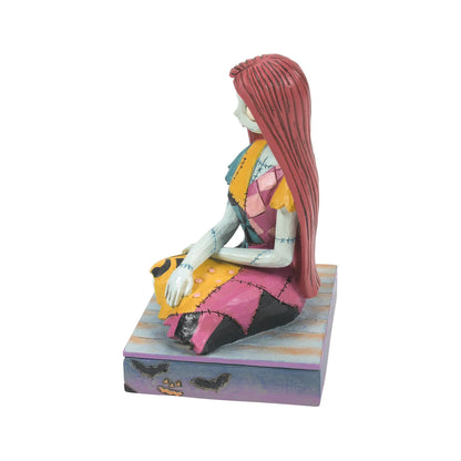 figurine side